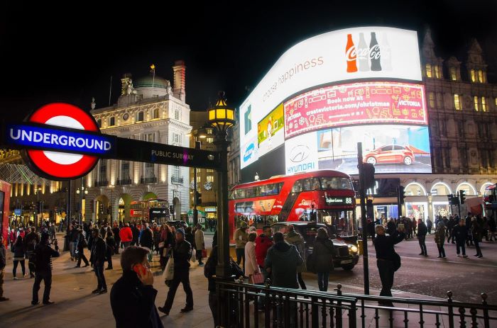 London Picadilly Circus out of home advertising 